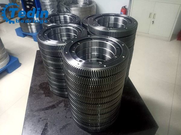 Helical gear slewing bearing 011.10.181 P2 2 Helical gear slewing bearing 011.10.181 P2 2
